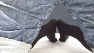 Boy daughter jeans leaked pee while fingering electric massager