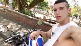 Hot muscle boy veiny and sweaty in the sun solo muscle worship