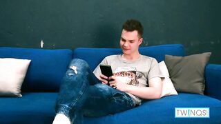 Muscular twink Ethan O stuffed his toy stuffed ass and blew his load