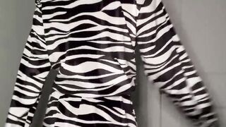 Zebra Robe Striptease Grey Jockstrap Femme Boy destroyed gagging cum