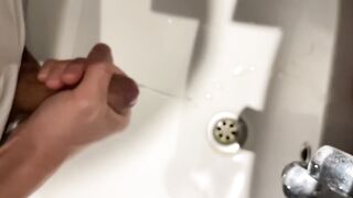 Asian twink’s massive load explodes in slow motion
