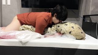 Raw deep kiss on futon drives huge cumshot asian twink gags messy
