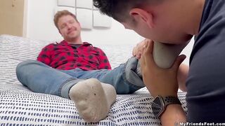 Dan Edwards worships his boyfriends huge feet raw and worshipped