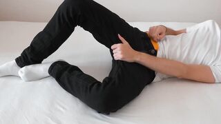 Giant cum explosion from twink skater in Calvin Klein socks while masturbating.