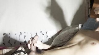 Bored Pinoy Twink Jerks Malaking Burat to Maraming Tamod Explosion