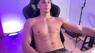 Facuvortex big dick twink gets destroyed gushing POV creampie