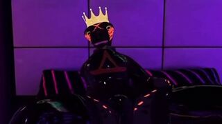 Sneck's steaming latex outfit gets wrecked in VRChat ERP