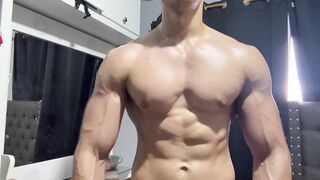 Latino muscle god destroys wrists with veiny biceps porn