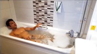 Bath time with my Spanish mate ruined by big muscle body worship