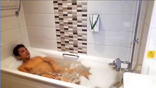Bath time with my Spanish mate ruined by big muscle body worship