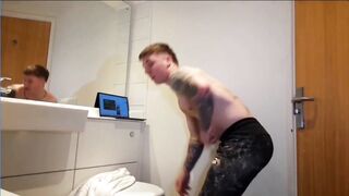 Bath time with my Spanish mate ruined by big muscle body worship