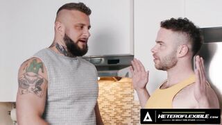 Heteroflexible hunk Marcus and crush Daddy get drilled raw in protein shake cumshot