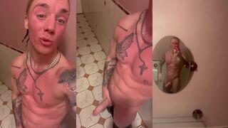 Big dick tradie gets his cock and ass out at work