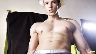 Muscle model JhonBianco flexes his shredded body while jerking off raw gay solo
