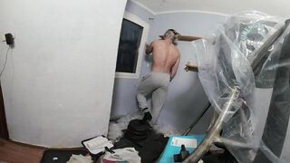 Muscle daddy tears up the gym solo then floods the camera raw