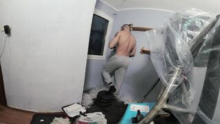 Muscle daddy tears up the gym solo then floods the camera raw