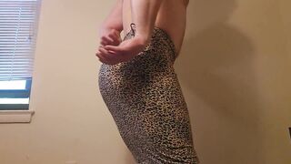 Gagging on that big fat ass while jerking off the little dick