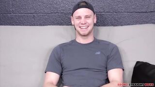 College jock rubs one out raw till his big dick drips