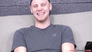 College jock rubs one out raw till his big dick drips