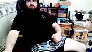 Bear’s morning wood destroyed by package delivery cumshot