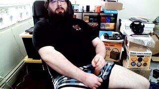 Bear’s morning wood destroyed by package delivery cumshot