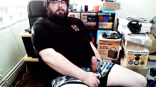 Bear’s morning wood destroyed by package delivery cumshot