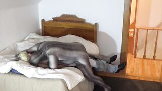 Zentai croc gagging on shirtless jock’s jeans stuffed cock