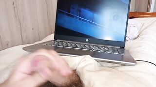 Gay gamer’s bulging big dick made him cum without a single yawn