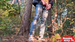 Long steaming twink pissing in gay forest under jeans