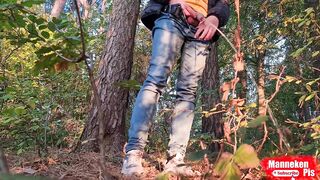 Long steaming twink pissing in gay forest under jeans