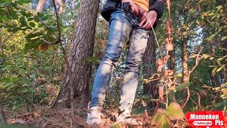Long steaming twink pissing in gay forest under jeans