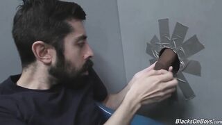 Bearded white man slurping black cock at gloryhole