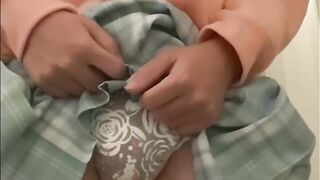 Wetting my pull up in a skirt gets me leaking through the diaper