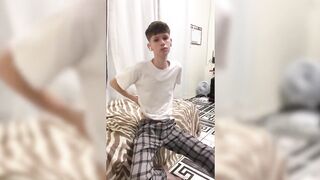 Skinny Twink Ass Up Gushes Cum Floods Bed N Mirror