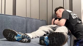 Chav Bottom Snorts Sweaty Nike TN Socks Gets Creampie Wrecked