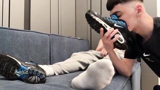 Chav Bottom Snorts Sweaty Nike TN Socks Gets Creampie Wrecked