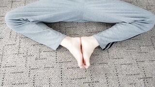 Twink’s oil slicked feet get the massage he craves till his toes glisten