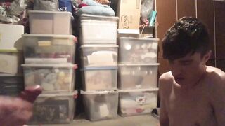 Skinny dude chokes on massive mushroom cock gushing cum