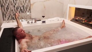 Wet Hairy Muscle Stud Masturbates in Luxury Jacuzzi Big Load