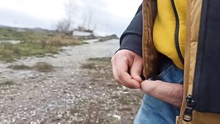 Someone can see me cumming outside while peeing raw