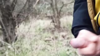 Someone can see me cumming outside while peeing raw