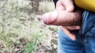 Someone can see me cumming outside while peeing raw