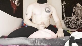 Pumped up gym jock strokes his throbbing cock raw on camera