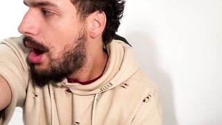 Samuel Hodecker deepthroats AndoliniXXL’s XXL cock on stairs barebacking cum inside