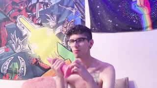 Twink’s 8.5 inch Tongue Gets Destroyed Anal Twink Review