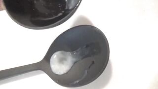 禁欲直後のドロドロ精子をオタマにぶっかけ射精 変態が精子の粘液質を楽しむ