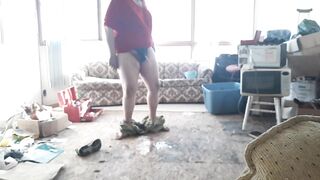 Hubby drowns wife’s panties and pants with gay piss