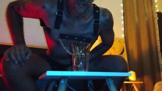 Boy pisses spit pig cum fills glass with messy gay gozando