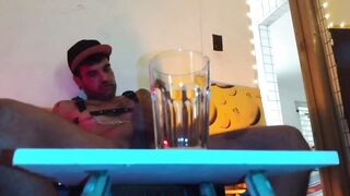 Boy pisses spit pig cum fills glass with messy gay gozando