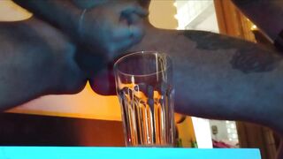 Boy pisses spit pig cum fills glass with messy gay gozando